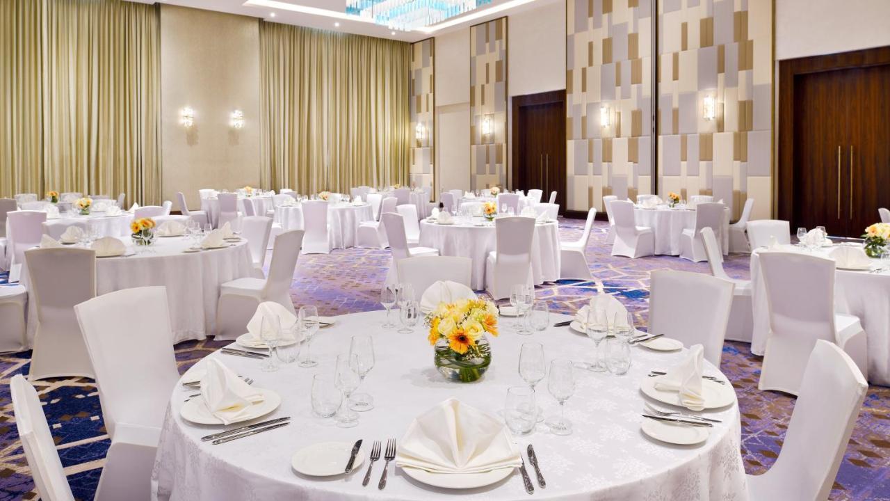 Holiday Inn Dubai Al-Maktoum Airport By Ihg Kültér fotó
