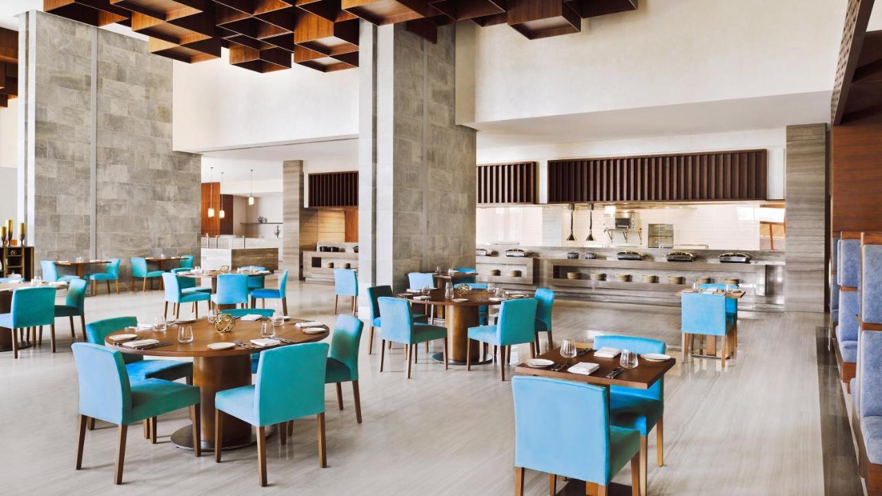 Holiday Inn Dubai Al-Maktoum Airport By Ihg Kültér fotó