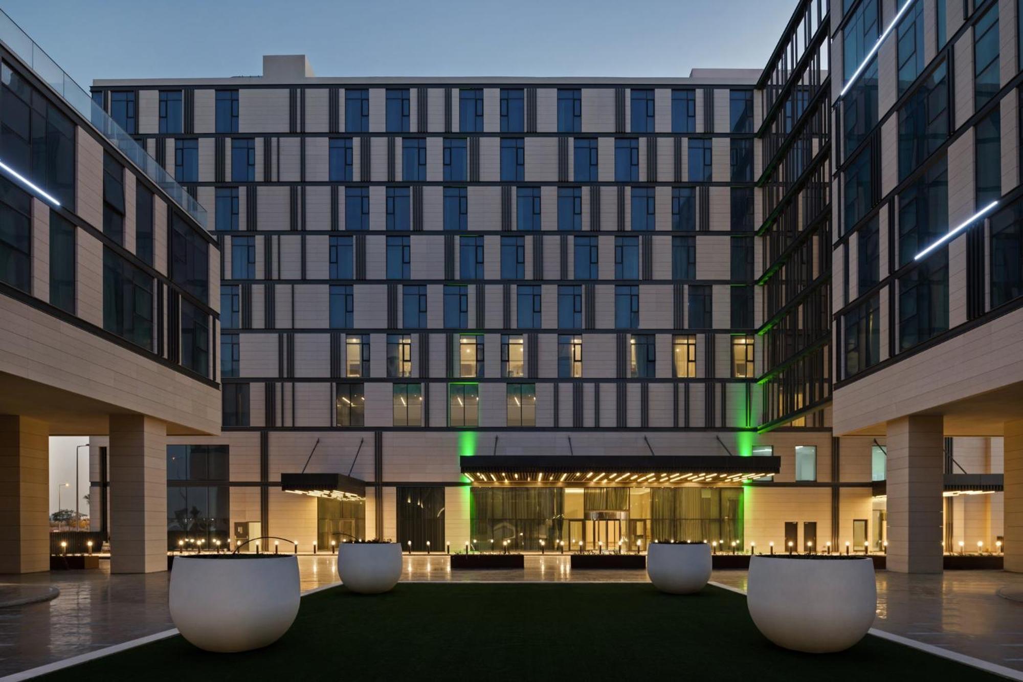 Holiday Inn Dubai Al-Maktoum Airport By Ihg Kültér fotó