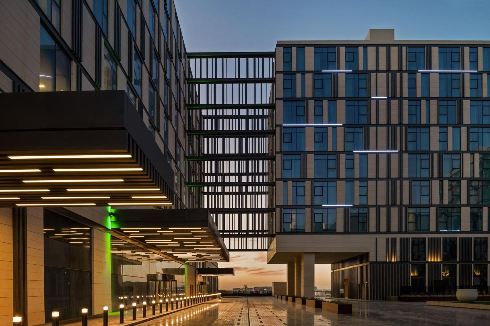 Holiday Inn Dubai Al-Maktoum Airport By Ihg Kültér fotó
